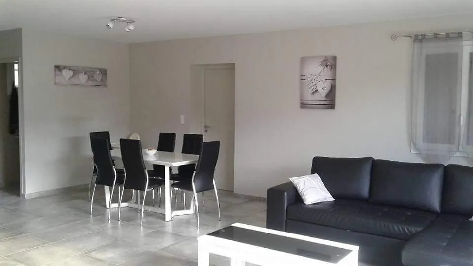 Grillon Gite La Joliette Et Le Chesnaie 0*,  צרפת